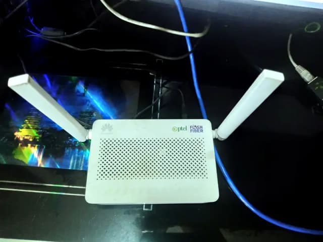 Huawei PTCl flash Fiber 5g Dual Ban Wifi Router fr all Gpon FIber Net