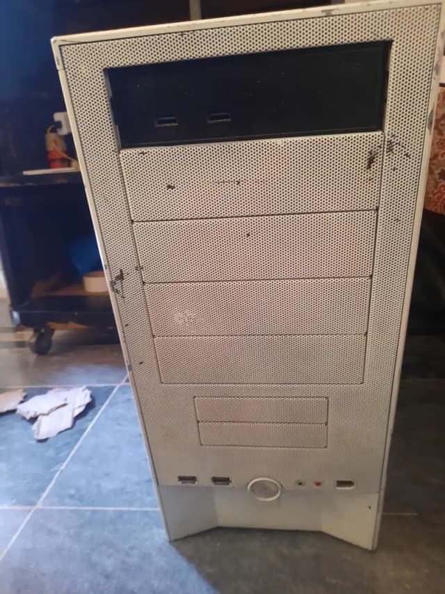 GAMING AMD RYZEN 5 2400GE VEGA 11 GRAPHICS