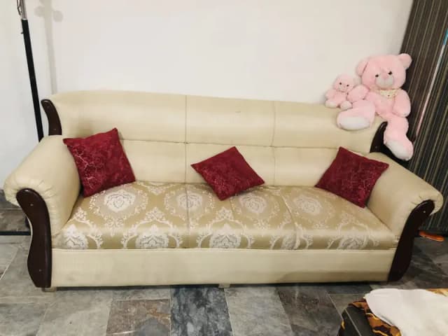 7 seter sofa set neat cleen