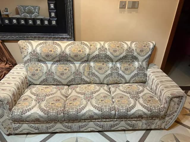 7 seater sofa set used in mint condition
