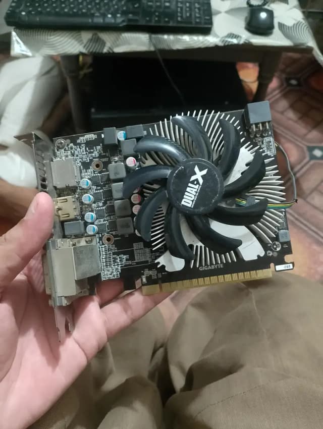 AMD Radeon R7 360 series 2 GB 128 bit