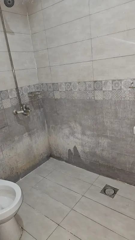 Two bed flat hub commercial gas available