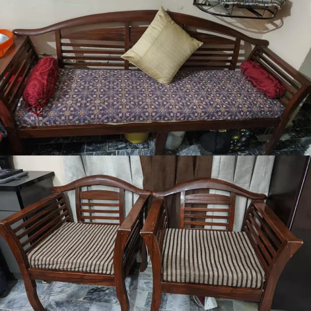 Wooden Sofa Set 5 Seater in Good Condition